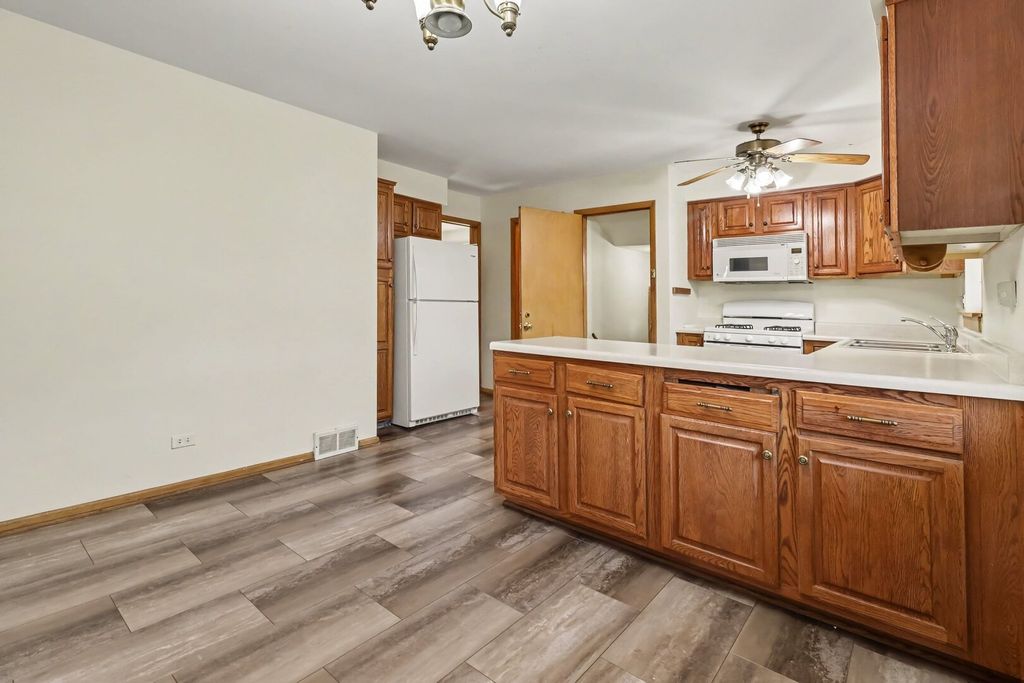 504 E Butterfield Road, Elmhurst, IL 60126 — photo 5