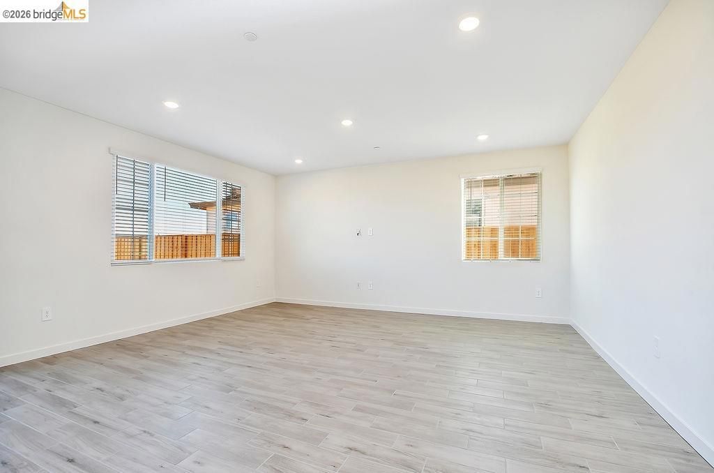 Image 3 of property listing at 516 Spruce Way, Oakley, CA 94561