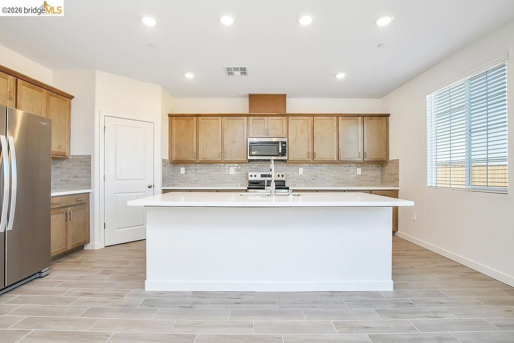 Image 4 of property listing at 516 Spruce Way, Oakley, CA 94561