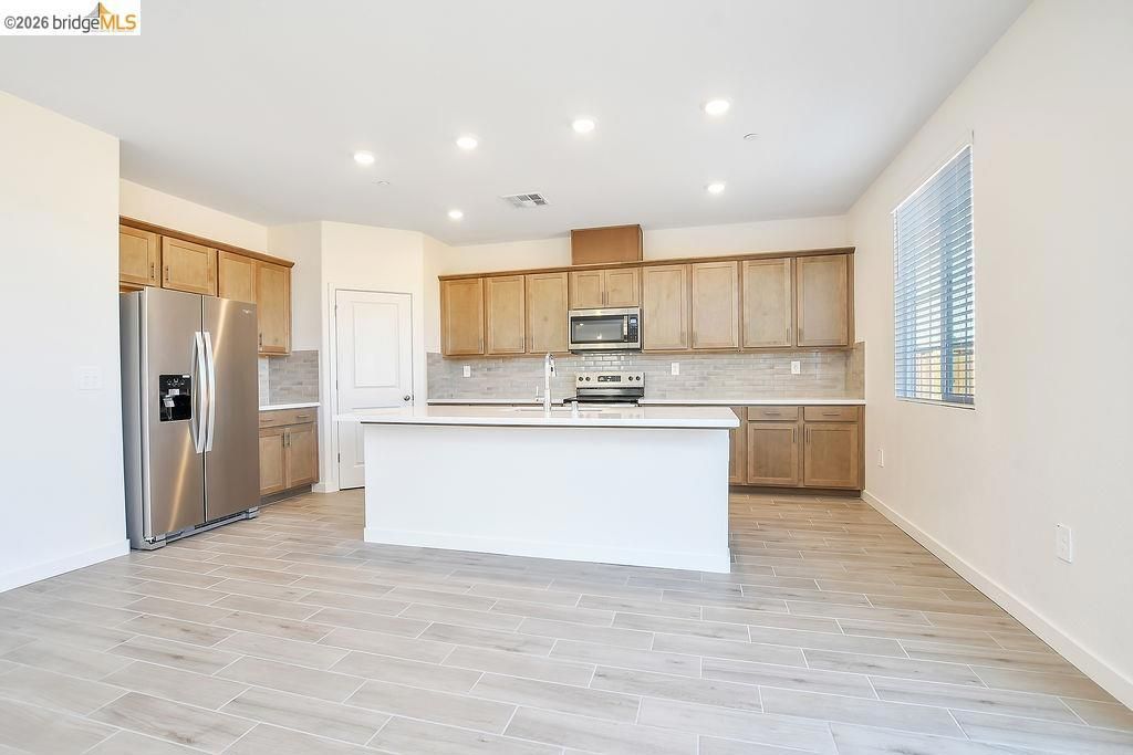 Image 6 of property listing at 516 Spruce Way, Oakley, CA 94561