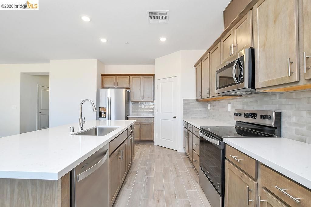 Image 7 of property listing at 516 Spruce Way, Oakley, CA 94561