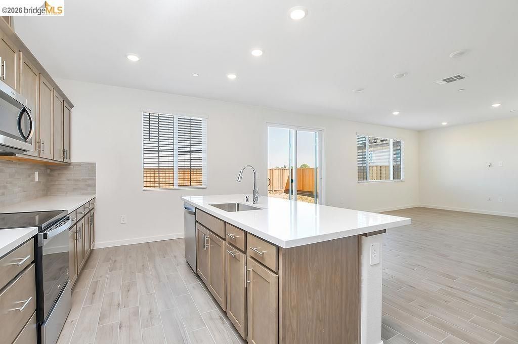Image 8 of property listing at 516 Spruce Way, Oakley, CA 94561