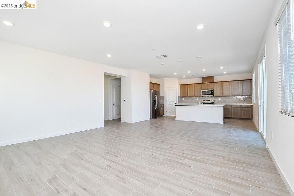 Image 9 of property listing at 516 Spruce Way, Oakley, CA 94561