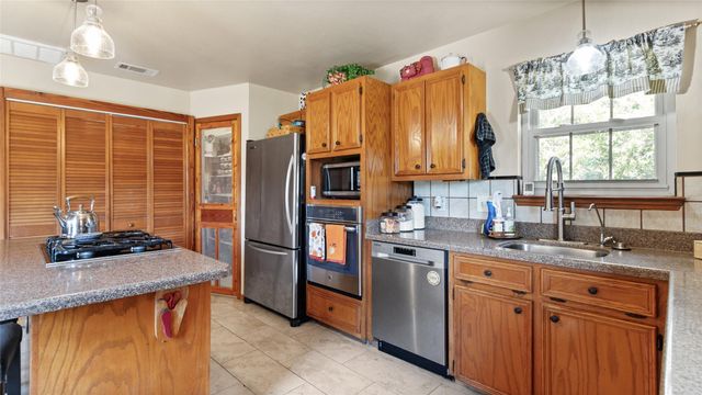 5101 W Zephyr Drive C378B, Alvin, TX 77511