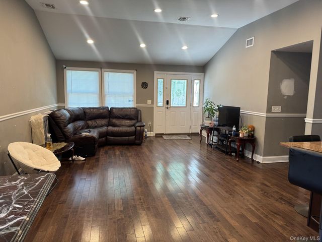 75 Gates Avenue, Central Islip, NY 11722