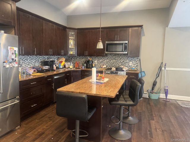 75 Gates Avenue, Central Islip, NY 11722