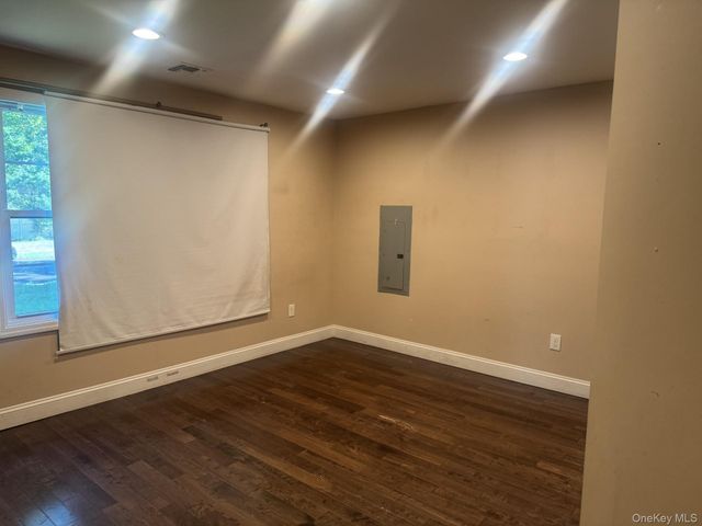 75 Gates Avenue, Central Islip, NY 11722