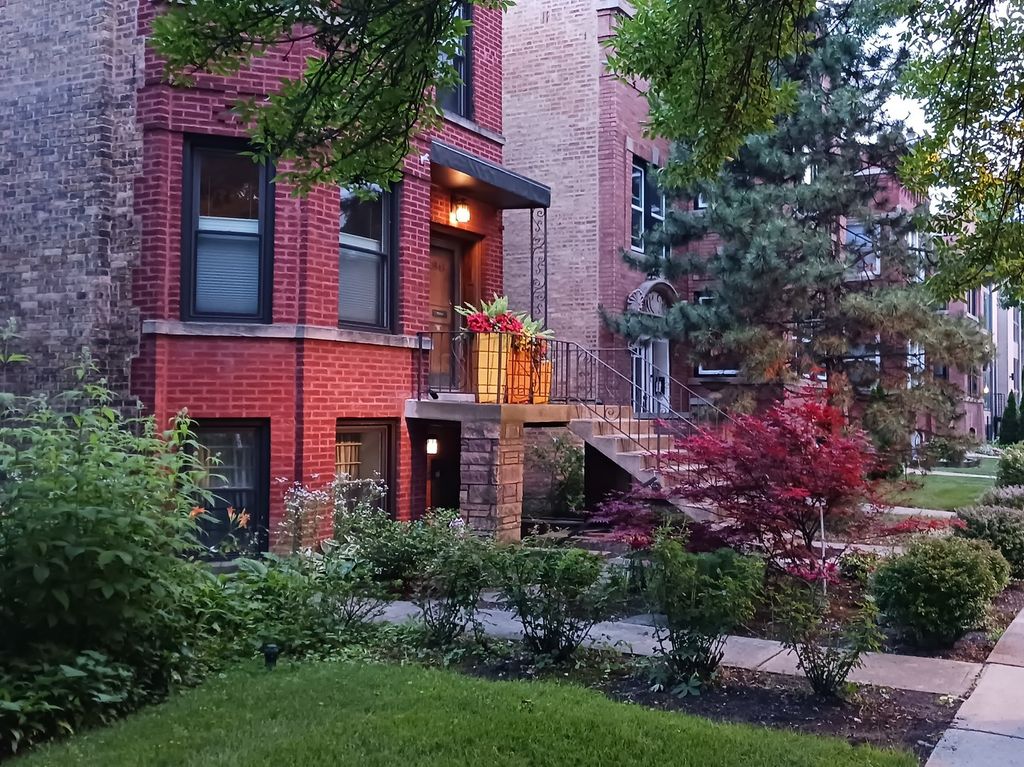 3843 W Addison Street, Chicago, IL 60618