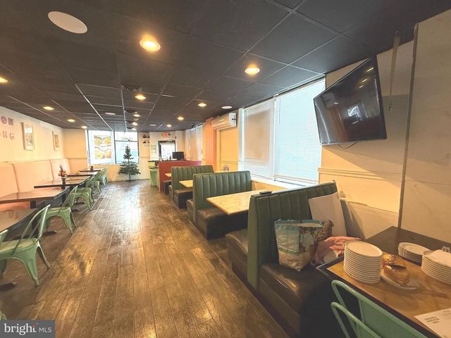 1439 VINE ST, Philadelphia, PA 19102