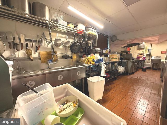 1439 VINE ST, Philadelphia, PA 19102