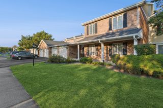 7235 Willow Way Lane B, Willowbrook, IL 60527