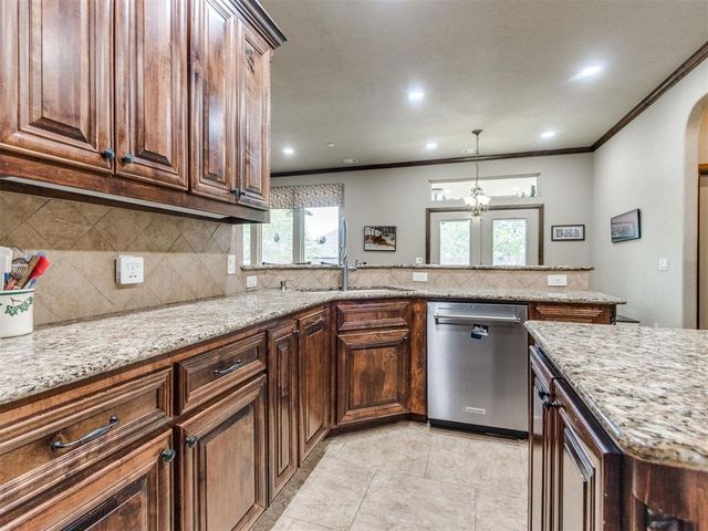 2713 SE 8th Street, Moore, OK 73160