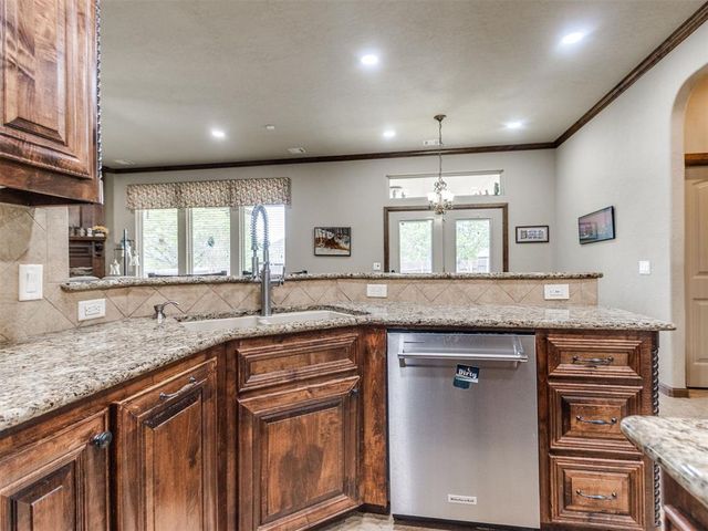 2713 SE 8th Street, Moore, OK 73160