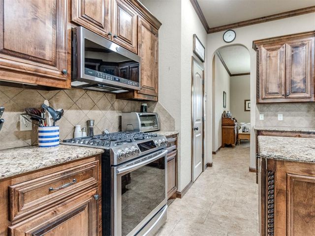 2713 SE 8th Street, Moore, OK 73160