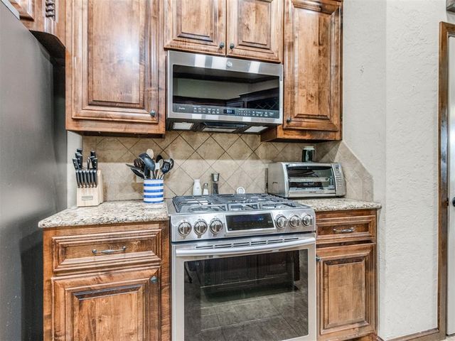 2713 SE 8th Street, Moore, OK 73160