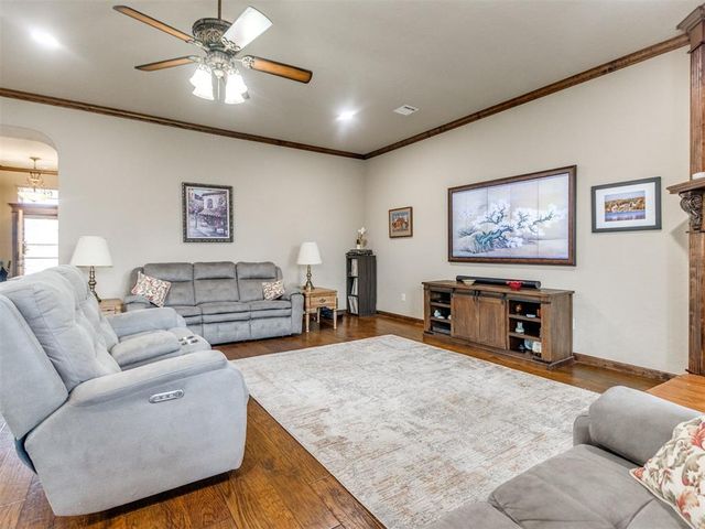 2713 SE 8th Street, Moore, OK 73160
