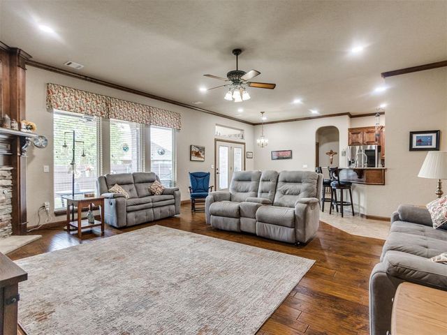 2713 SE 8th Street, Moore, OK 73160