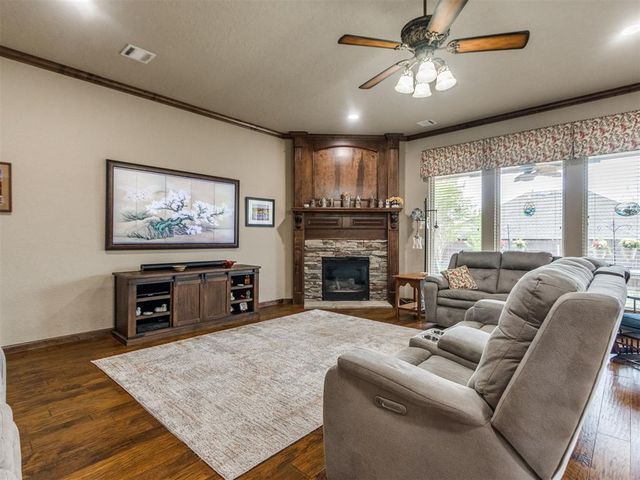 2713 SE 8th Street, Moore, OK 73160