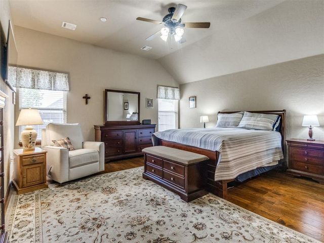 2713 SE 8th Street, Moore, OK 73160