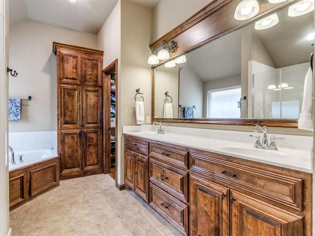 2713 SE 8th Street, Moore, OK 73160