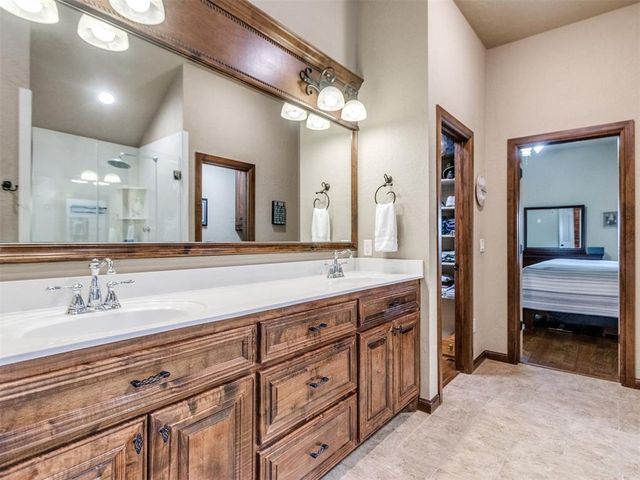 2713 SE 8th Street, Moore, OK 73160