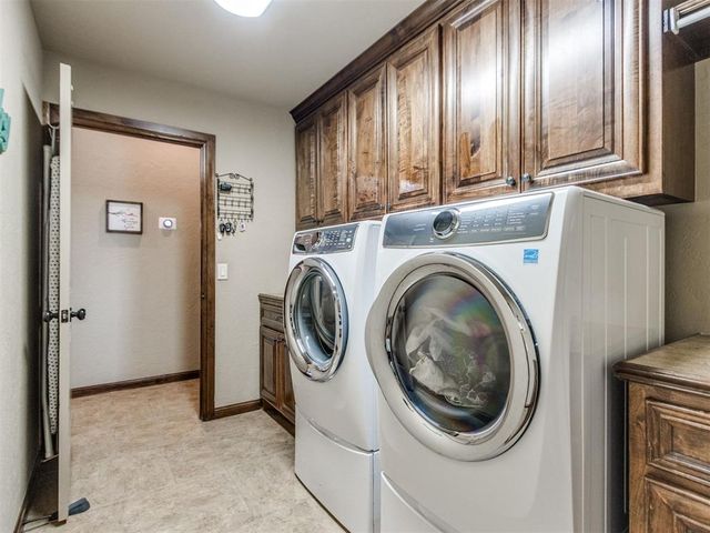 2713 SE 8th Street, Moore, OK 73160