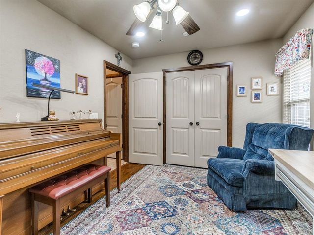 2713 SE 8th Street, Moore, OK 73160