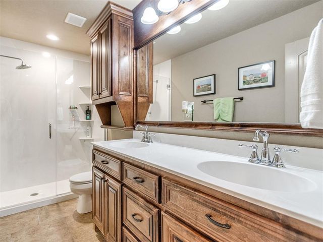 2713 SE 8th Street, Moore, OK 73160