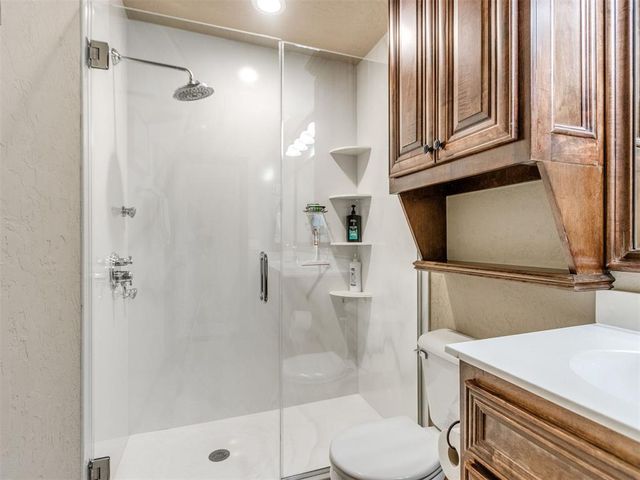 2713 SE 8th Street, Moore, OK 73160