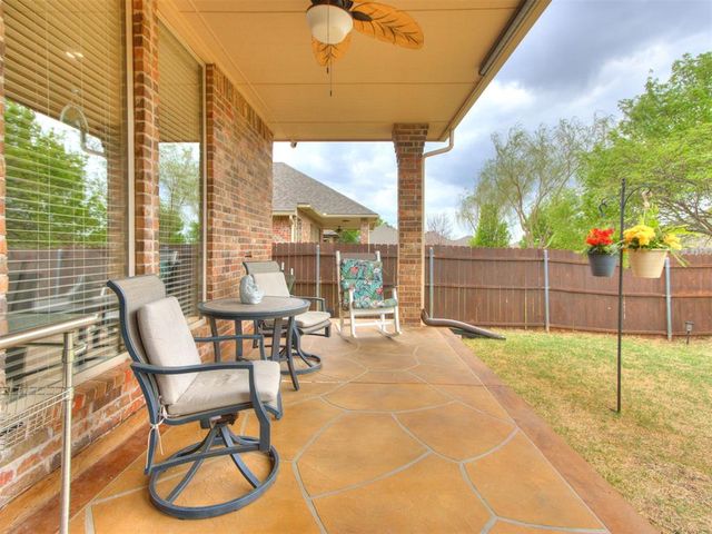 2713 SE 8th Street, Moore, OK 73160