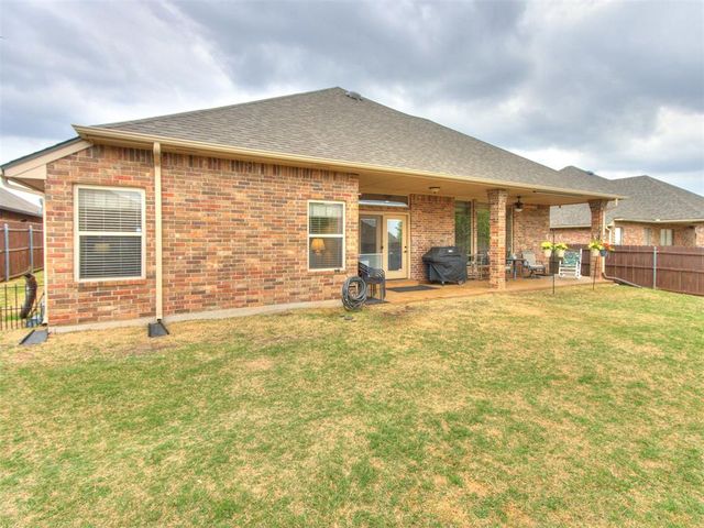 2713 SE 8th Street, Moore, OK 73160
