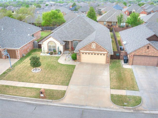 2713 SE 8th Street, Moore, OK 73160