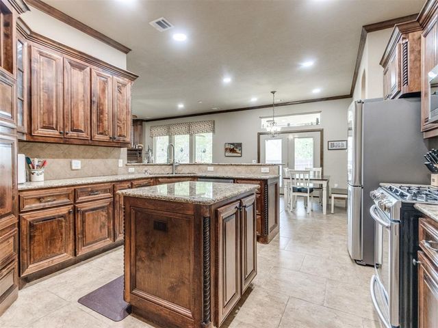 2713 SE 8th Street, Moore, OK 73160