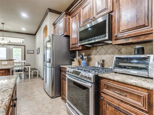 2713 SE 8th Street, Moore, OK 73160