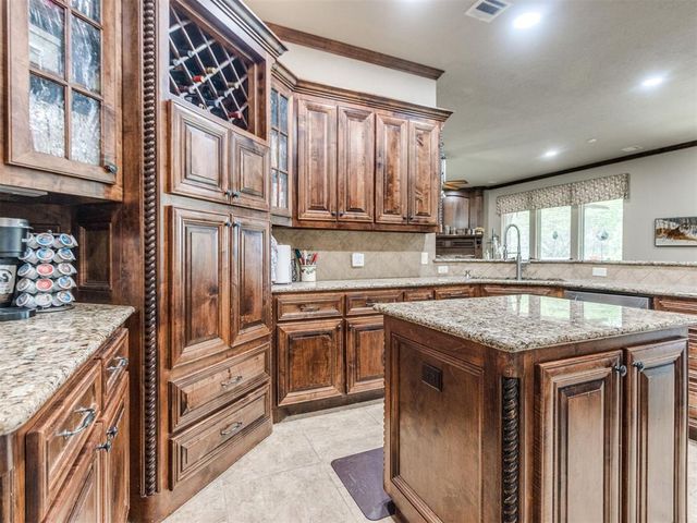 2713 SE 8th Street, Moore, OK 73160