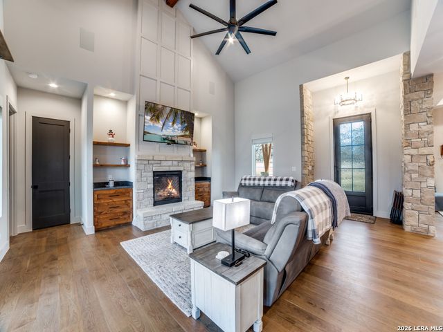 196 Bobby Lynn, Adkins, TX 78101