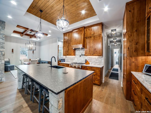 196 Bobby Lynn, Adkins, TX 78101