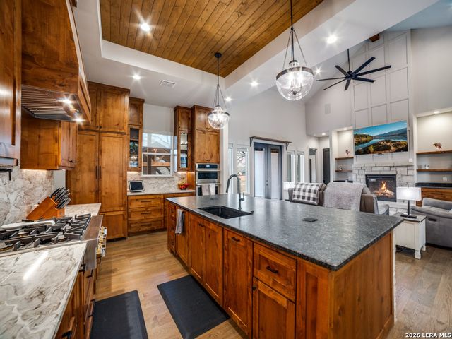 196 Bobby Lynn, Adkins, TX 78101