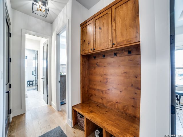 196 Bobby Lynn, Adkins, TX 78101