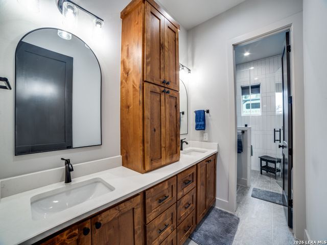 196 Bobby Lynn, Adkins, TX 78101