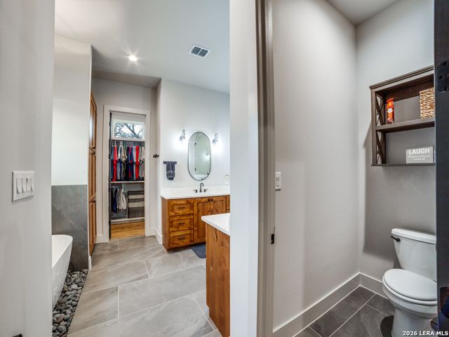 196 Bobby Lynn, Adkins, TX 78101