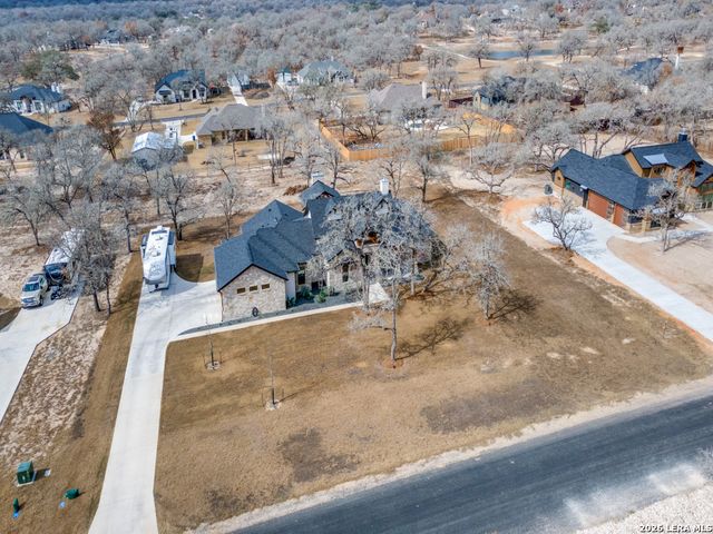 196 Bobby Lynn, Adkins, TX 78101