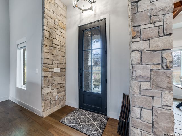 196 Bobby Lynn, Adkins, TX 78101