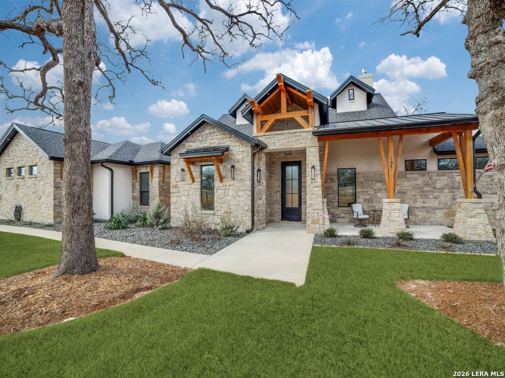 196 Bobby Lynn, Adkins, TX 78101