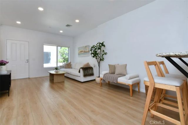 10918 Morrison Street 3, North Hollywood, CA 91601