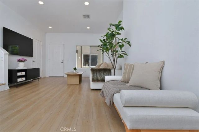 10918 Morrison Street 3, North Hollywood, CA 91601