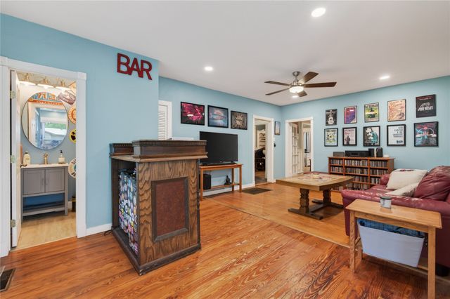 2300 N Edgewood Terrace, Fort Worth, TX 76103