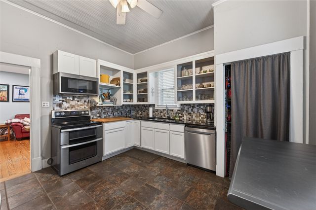 2300 N Edgewood Terrace, Fort Worth, TX 76103