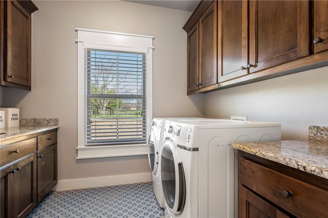 1913 Haxton Lane, Cave Springs, AR 72713