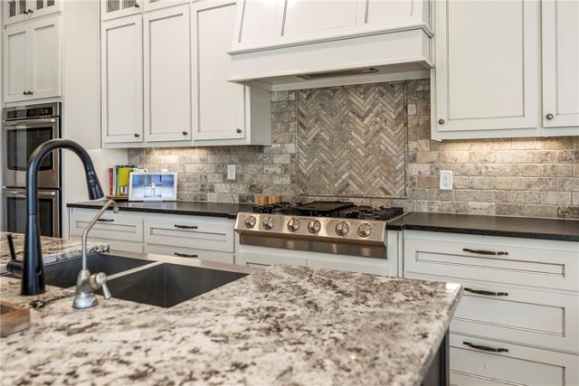 1913 Haxton Lane, Cave Springs, AR 72713